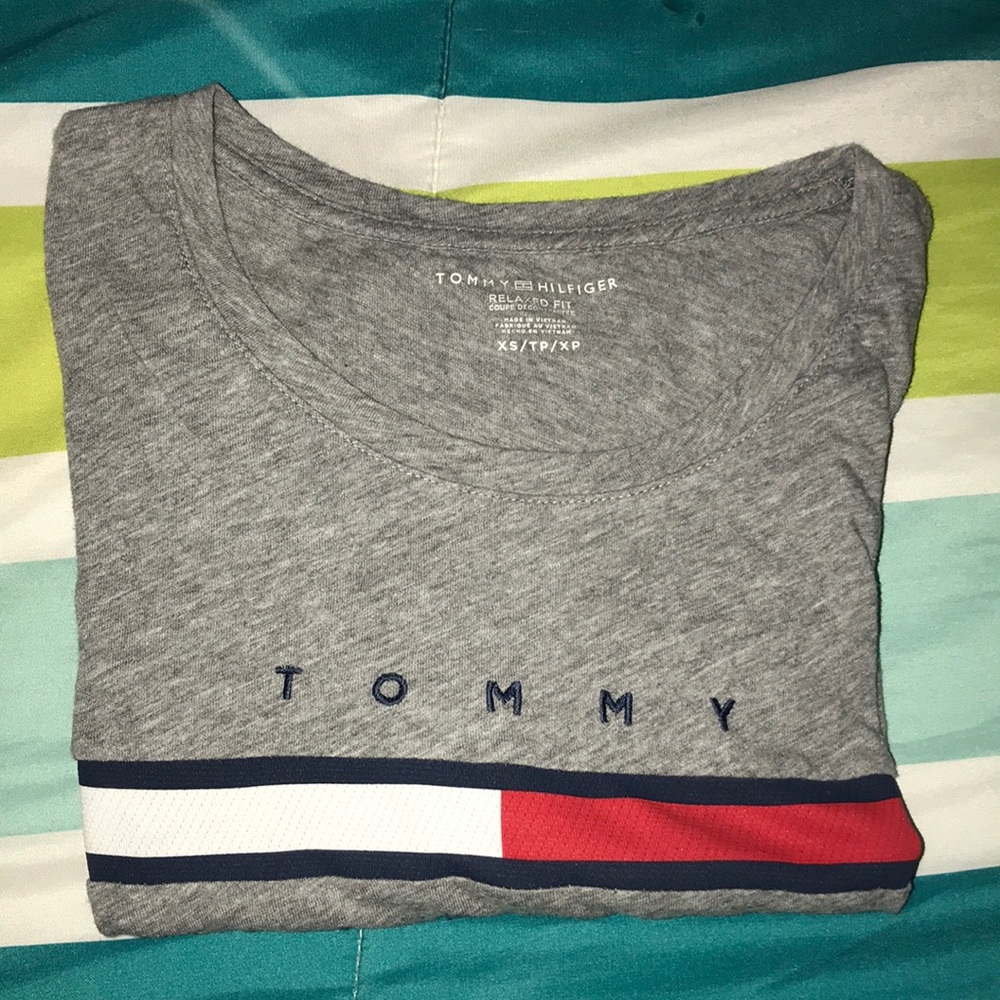 Grey Tommy Hilfiger t-shirt